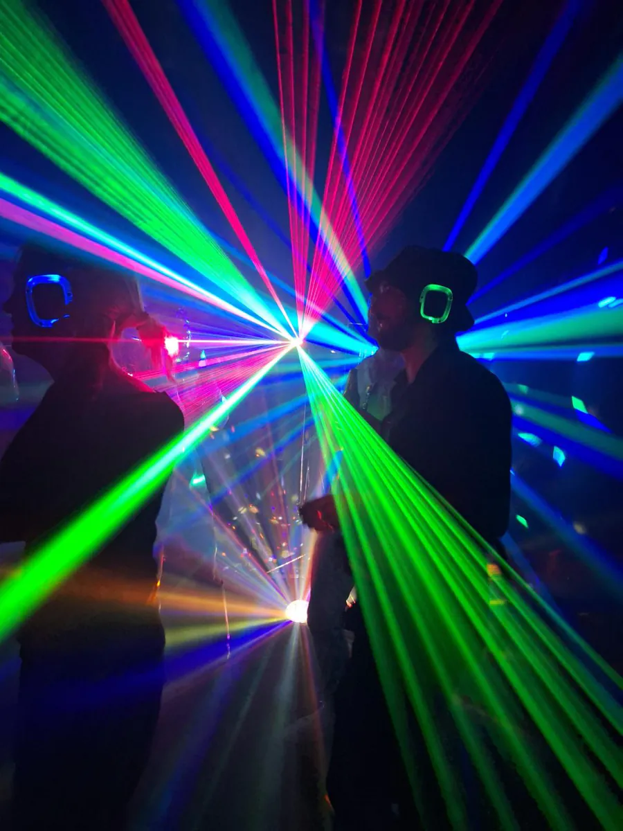 Laserlicht in de discotent van Club Aan Huis