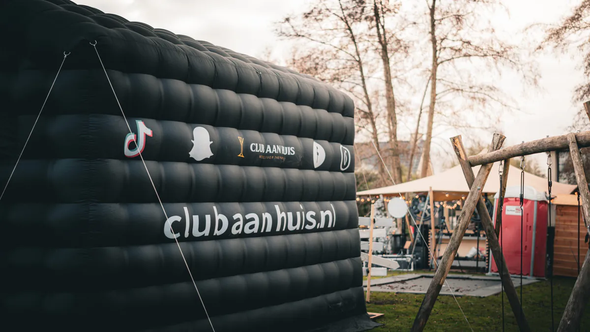 Bezorgen en opbouwen bij Club Aan Huis